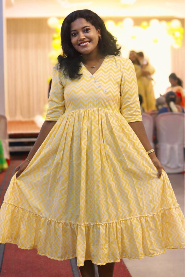 Yellow and white striped pattern Maxi dress - AKM02